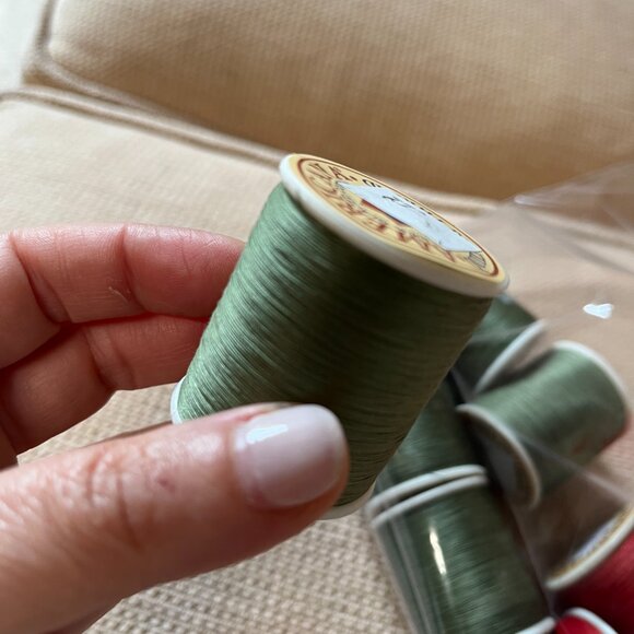 Americana Thread – 10 Spools (5 Holiday Red / 5 Olive Green) – New - Picture 5 of 8